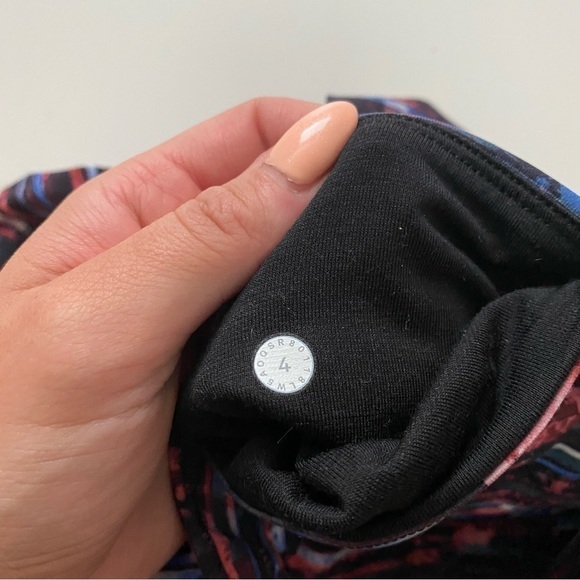 Lululemon train times 7/8 pant 25” Hinshu alpine white multi/black blue size 4 - Picture 8 of 9